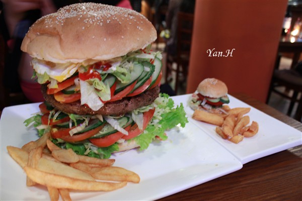 大汉堡,显然完全不够