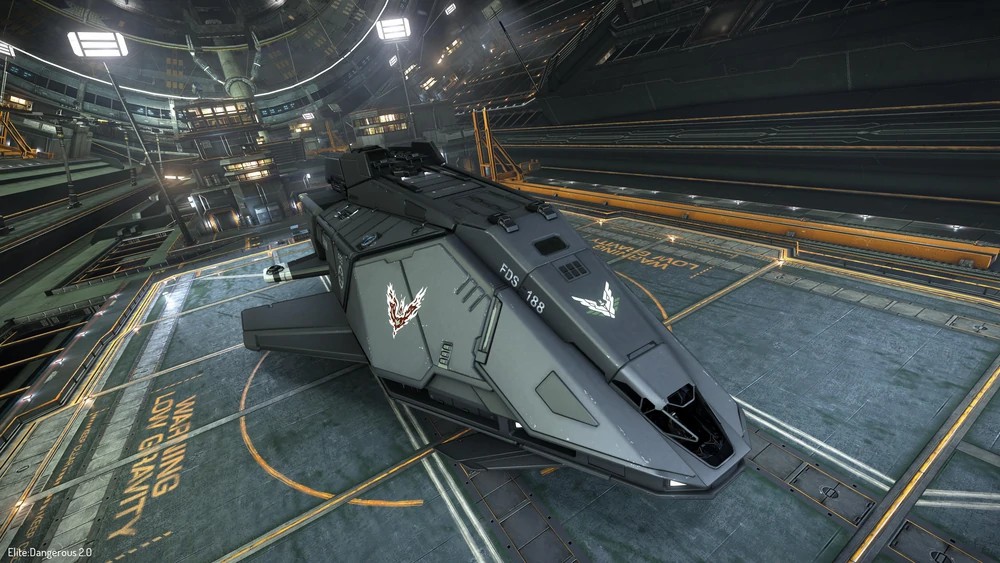 停机坪上的突击舰