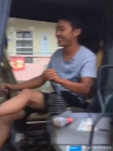 痛苦不堪的表情