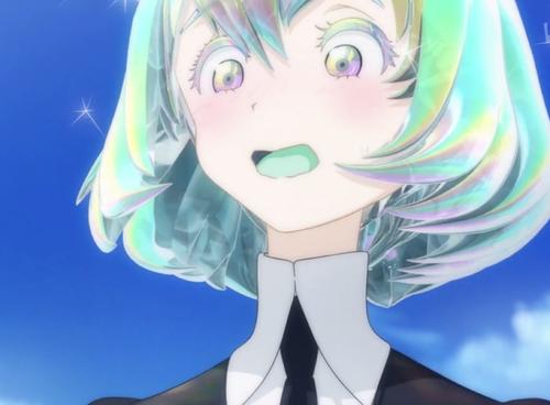 上半身是男性，下半身