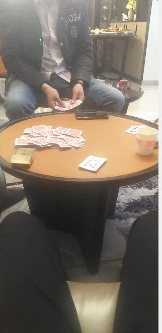 打牌中
