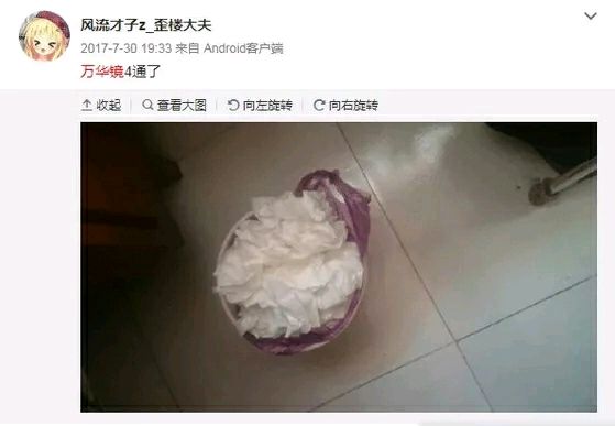 一边打着点滴一边玩…