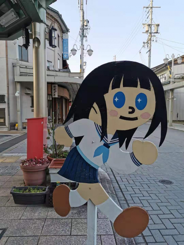 路口的小千hhh