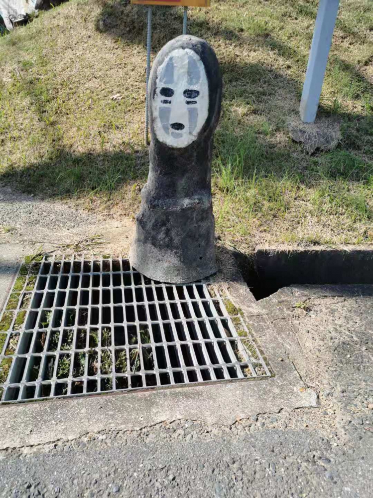 路边的无脸人