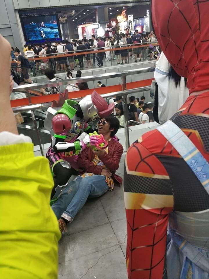 艹