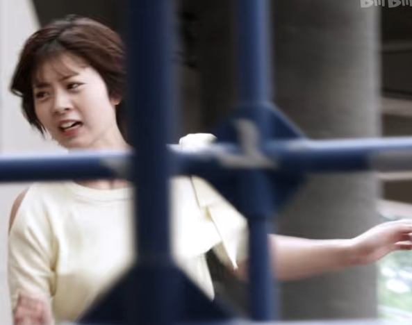 娜猫逃跑中……