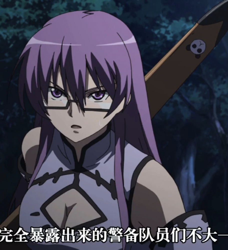 神情严肃的希尔