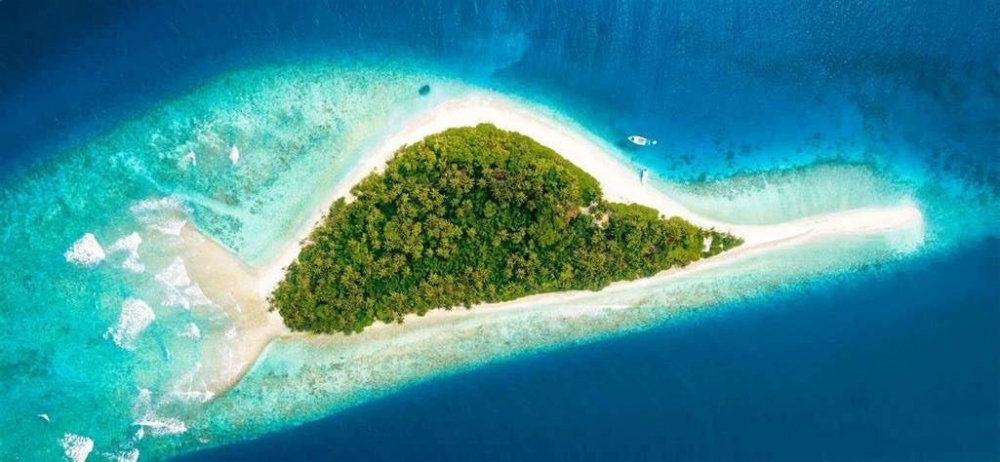 白色沙滩的无人孤岛