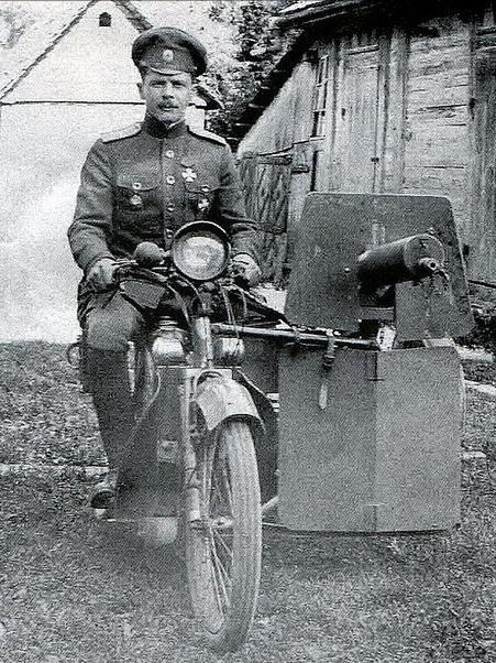 阿穆尔的军用摩托车