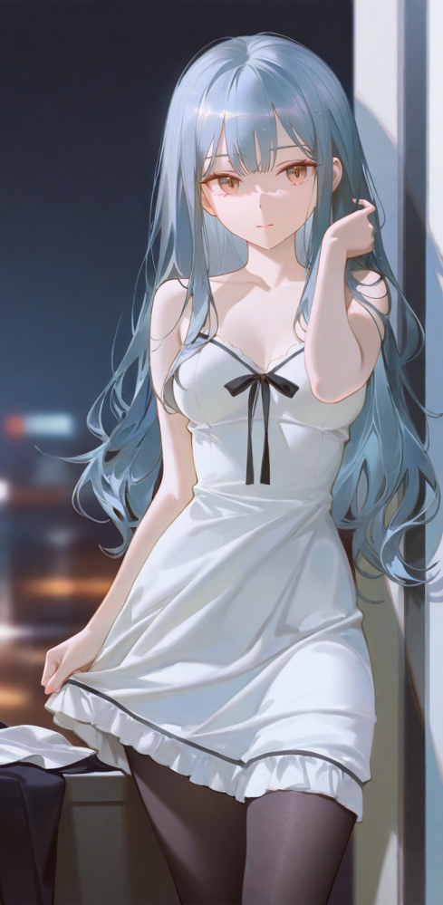 穿着灰风衣服的小祥