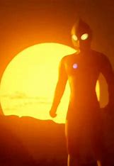 夕阳下的奥特曼