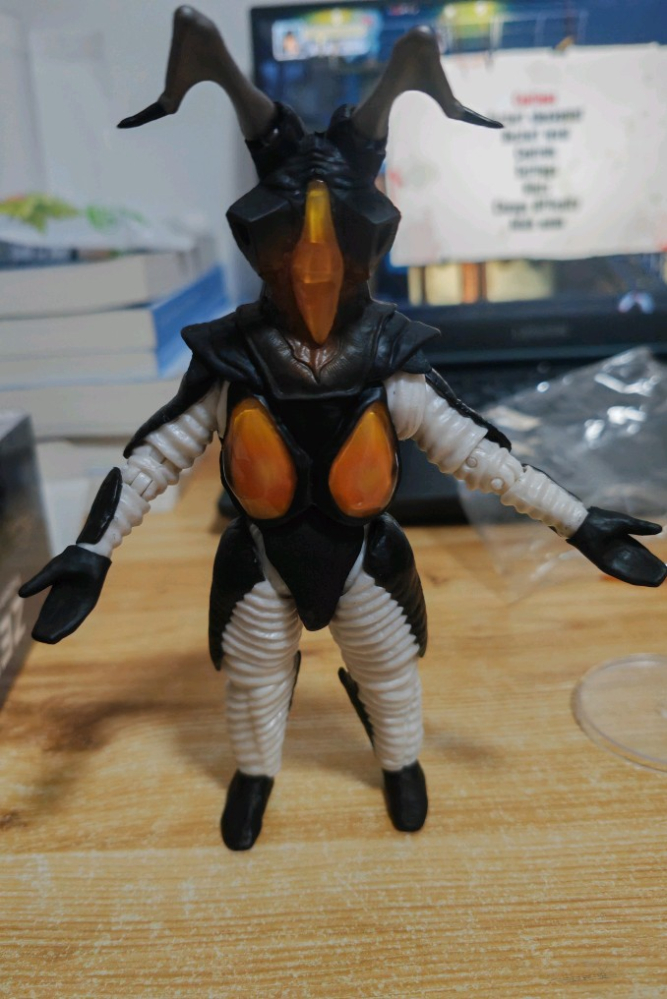 就是左胳膊掉了