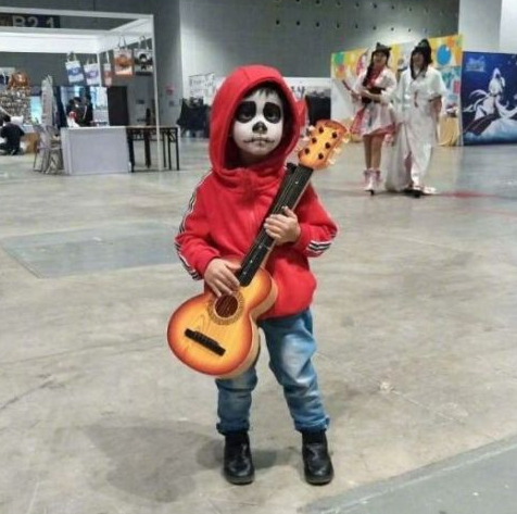 瞬间想高歌一曲