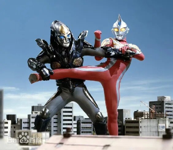 宇宙工作员（左）