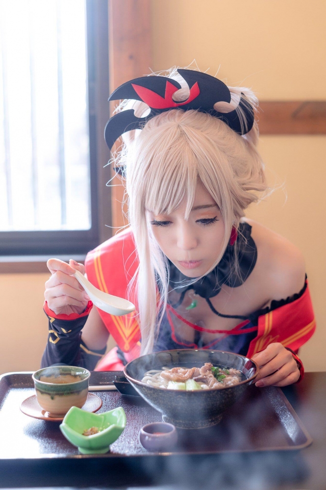 附上小姐姐的照片一张