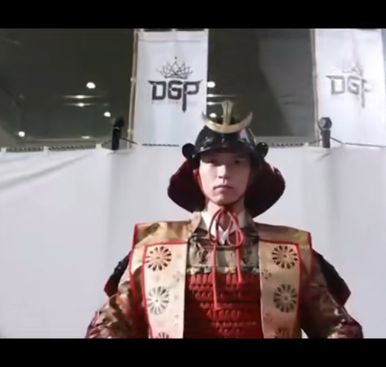 真尼拉姆的装扮