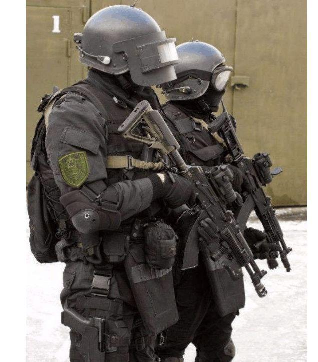 左边第一个为现动员兵