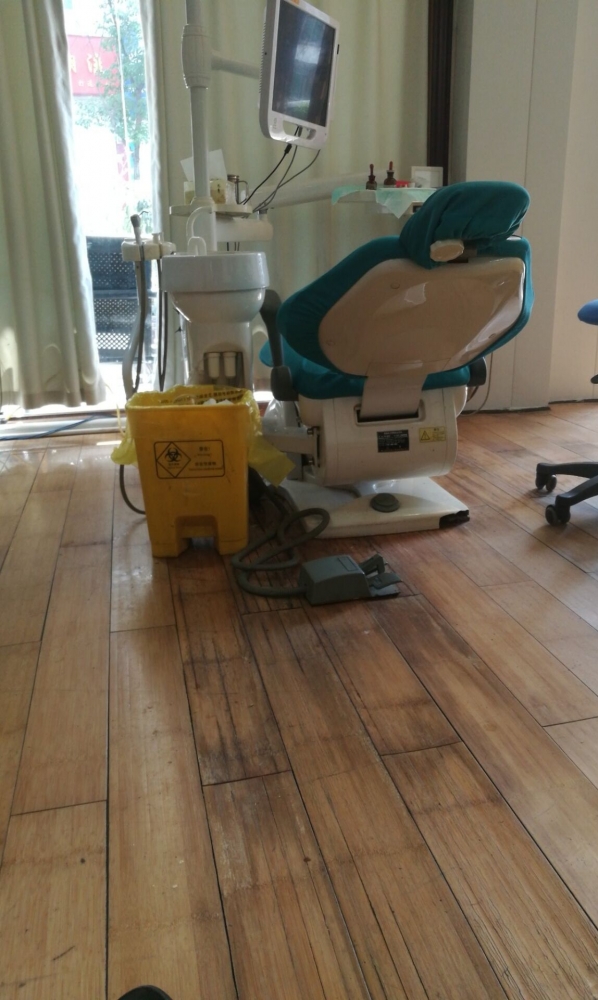 我的牙齿隐隐作痛