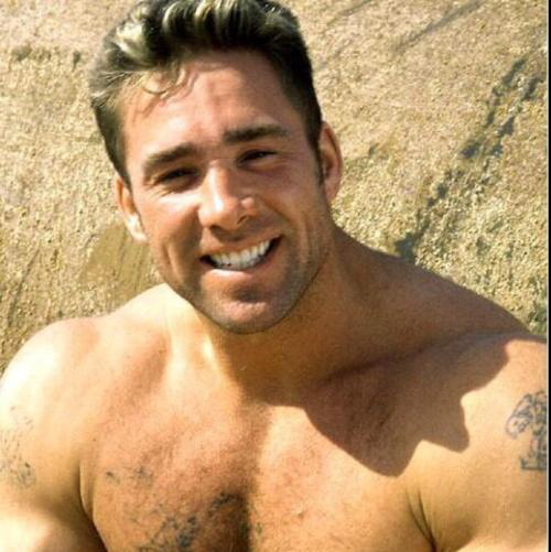 微笑比肌肉的伊万