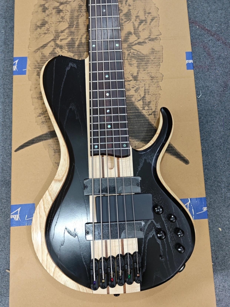 三次元同款贝斯